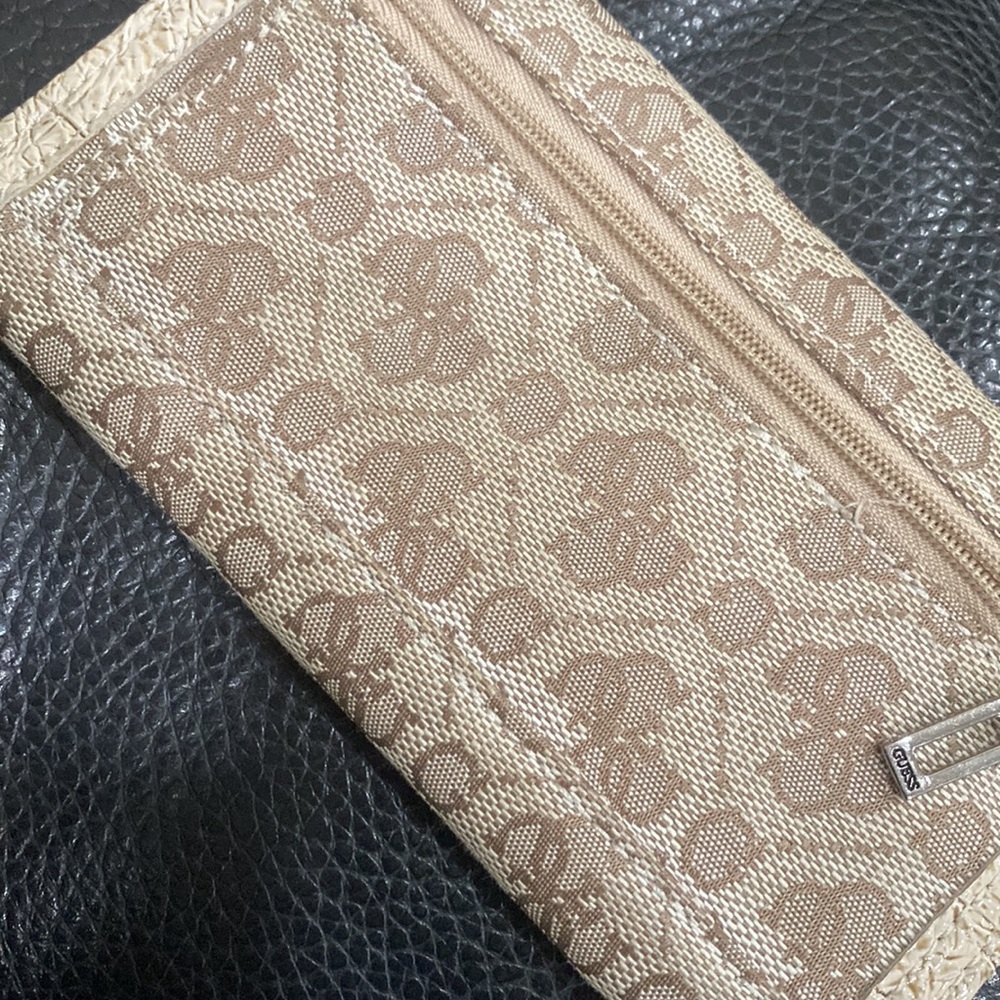 Authentic Guess Jeans wallet - Picture 3 of 3